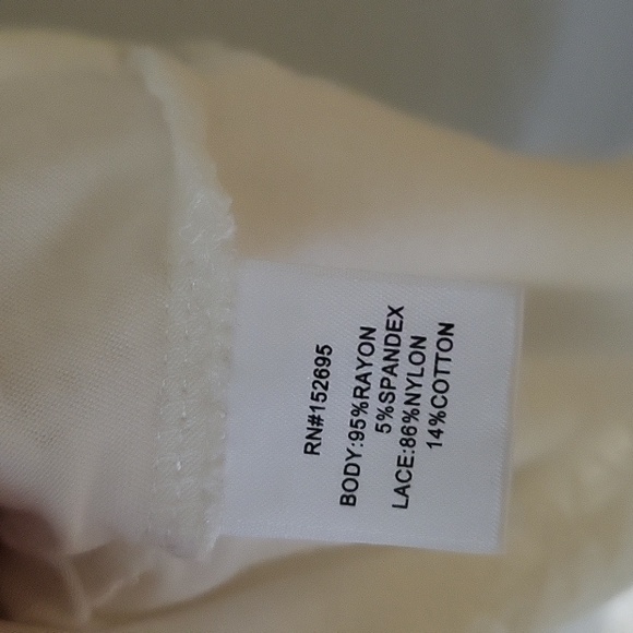 Lace front tank top. EUC. - Picture 3 of 5